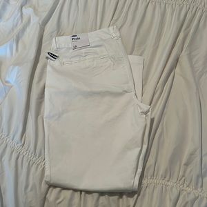 Ladies white pants Mid Rise NWT